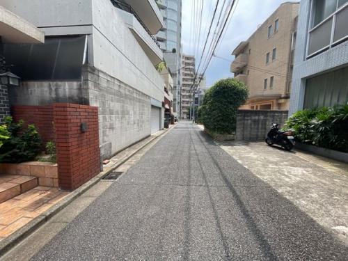 前面道路含む外観