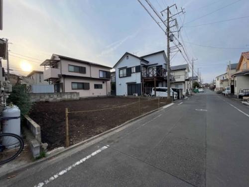 前面道路含む外観