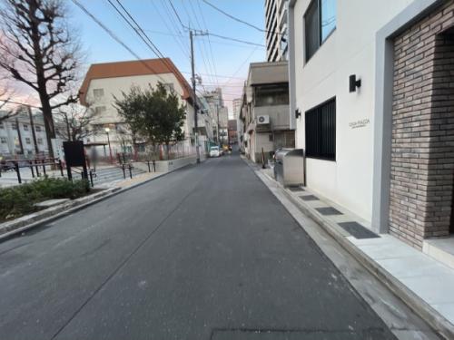 前面道路含む外観 前面道路含む外観