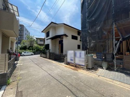 前面道路含む外観