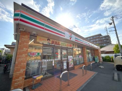 セブンイレブン横浜鶴見中央2丁目店 約80m