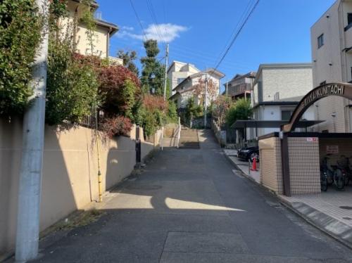 前面道路含む外観