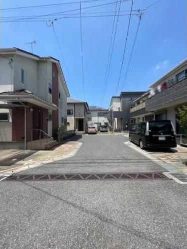 前面道路含む外観