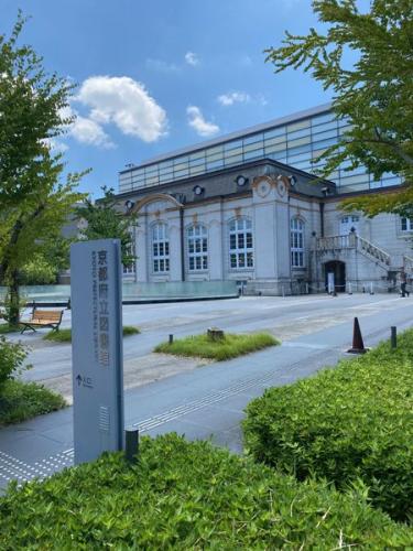 京都府立図書館 約1100m