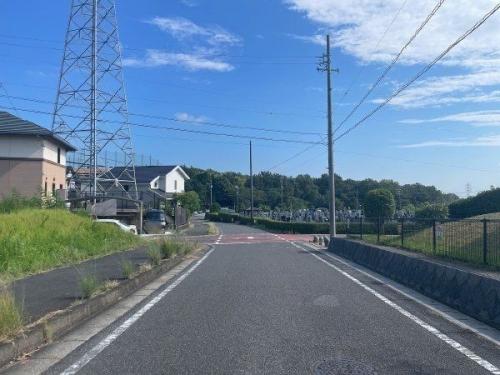 前面道路(南西側) 前面道路(南西側)