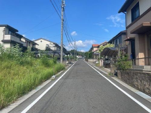 前面道路(南東側) 前面道路(南東側)