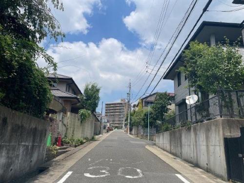 前面道路（北東側）
