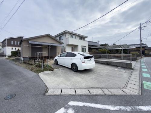 前面道路含む外観
