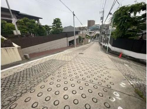 前面道路含む外観