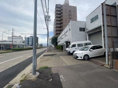 前面道路含む外観 前面道路含む外観