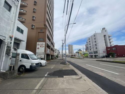 前面道路含む外観 前面道路含む外観