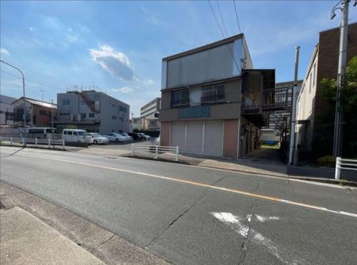 前面道路含む外観