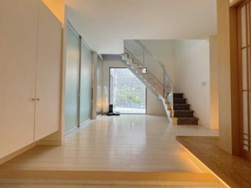 玄関：エントランスホール