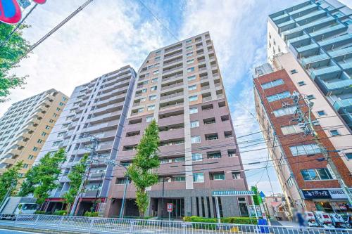 外観：写真中央の建物