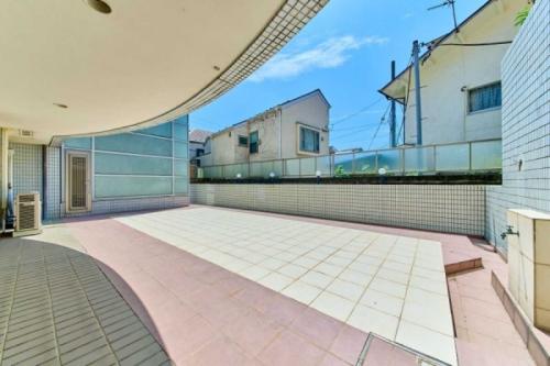 地下1階　テラス（撮影年月：2025年06月）