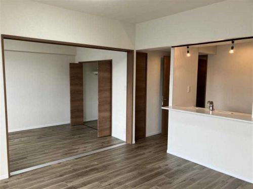 LDK：（奥）洋室（撮影年月：2025年07月）