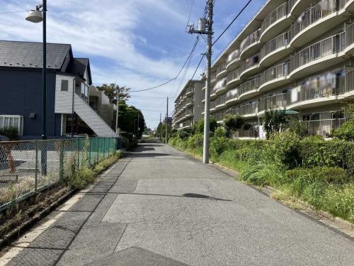 前面道路（撮影年月：2025年10月）