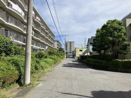 前面道路（撮影年月：2025年10月）