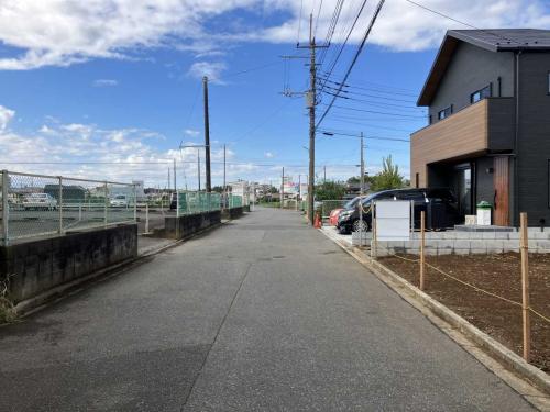 前面道路(撮影年月:2025年10月) 前面道路(撮影年月:2025年10月)