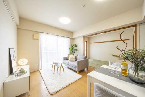 リビング・ダイニング：約11.1帖（奥：和室約6.0帖）