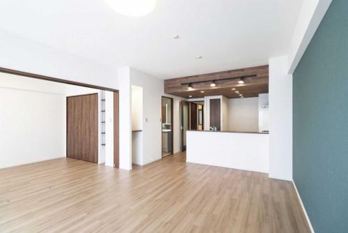 リビング・ダイニング：奥：洋室