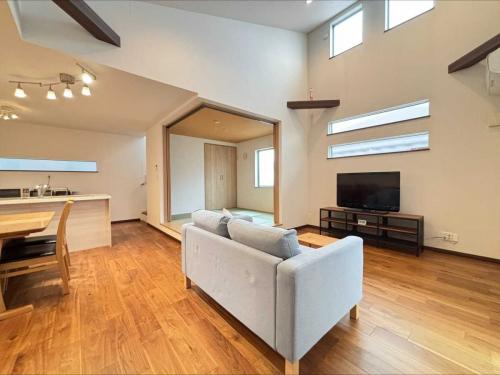 LDK：和室を開くと約22.5帖の空間になります