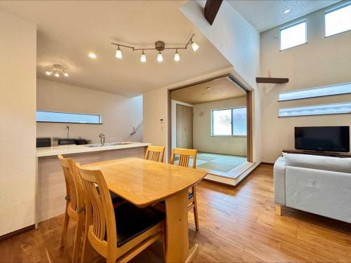 LDK：南側には窓が多く、日当たり良好