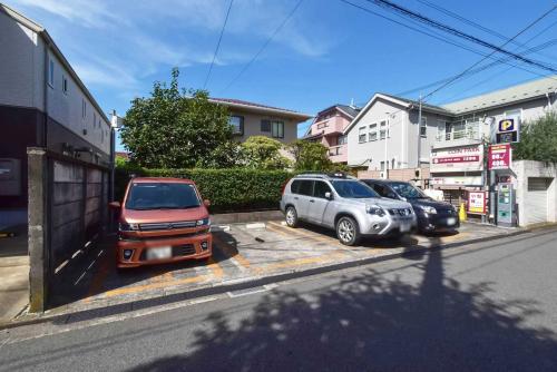 現地（古家あり）：A区画：向かって左側（全2区画）(撮影年月：2025年10月)