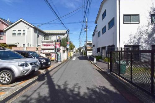 前面道路(撮影年月：2025年10月)