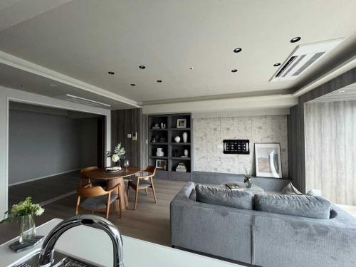 キッチン：リビング一体キッチン(撮影年月：2026年07月)