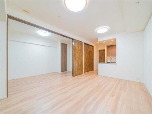 LDK：（奥）洋室（撮影年月：2025年11月）