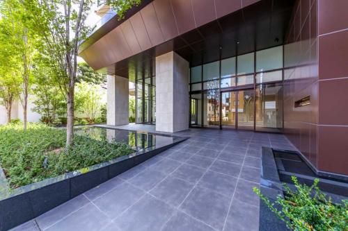 アプローチ(撮影年月：2025年12月)