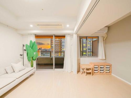 リビング・ダイニング：（右）洋室