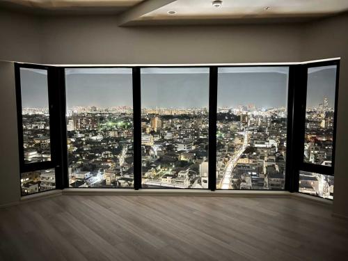 眺望：夜景／リビングから