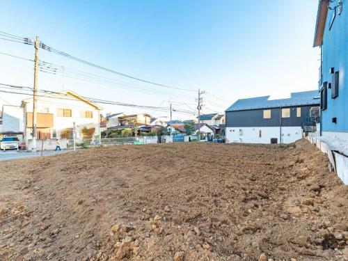 現地：全4区画、区画1：写真右側(撮影年月：2025年12月)