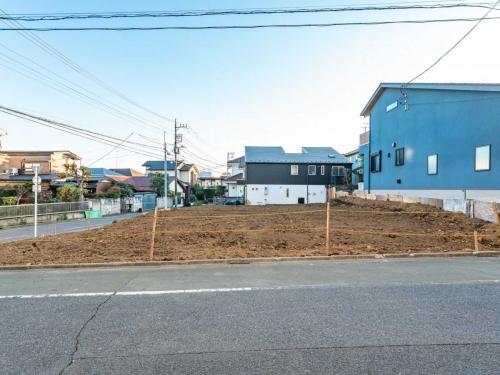 現地：全4区画、区画1：写真右側(撮影年月：2025年12月)