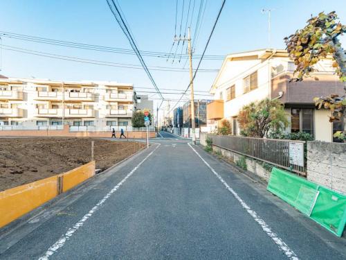 前面道路:東側前面道路 全4区画、区画3:写真左(撮影年月:2025年12月) 前面道路:東側前面道路 全4区画、区画3:写真左(撮影年月:2025年12月)