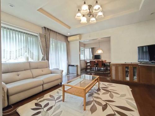 リビング：家具調度品は価格に含まれません（撮影年月：2025年09月）