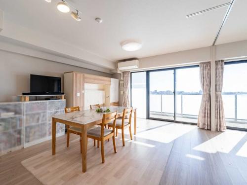 リビング・ダイニング：（右）洋室