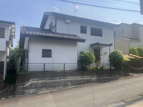 現地(古家あり):北側道路から(撮影年月:2026年05月) 現地(古家あり):北側道路から(撮影年月:2026年05月)