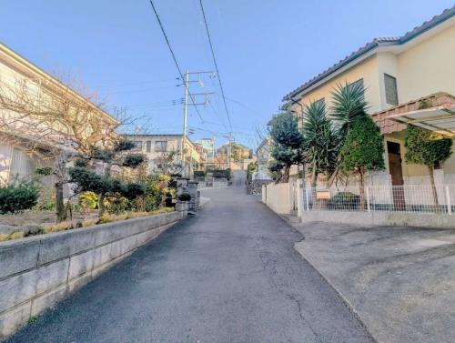 前面道路(撮影年月:2025年12月) 前面道路(撮影年月:2025年12月)