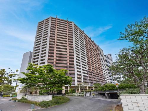 外観：ウエスト棟は線路・大通りから離れています