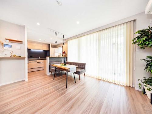 LDK：ハイサッシュの掃き出し窓のため明るく感じます