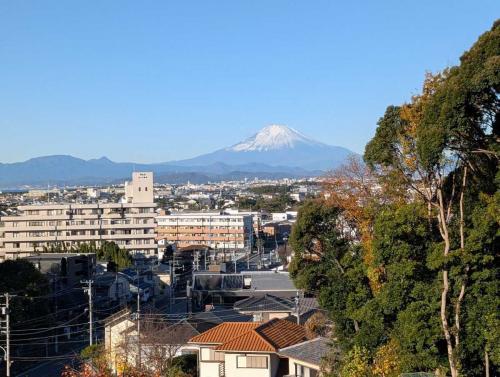 眺望：2階・バルコニーから(ズーム有)。西側には正面に富士山を望みます。