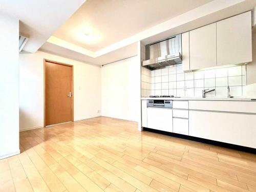 LDK：住まう方でカスタマイズしていただけるシンプルなデザインの内装。