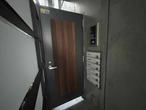 3階以上エントランス(撮影年月：2025年11月)