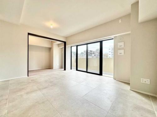 リビング・ダイニング：奥：洋室