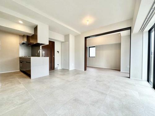 リビング・ダイニング：奥：洋室