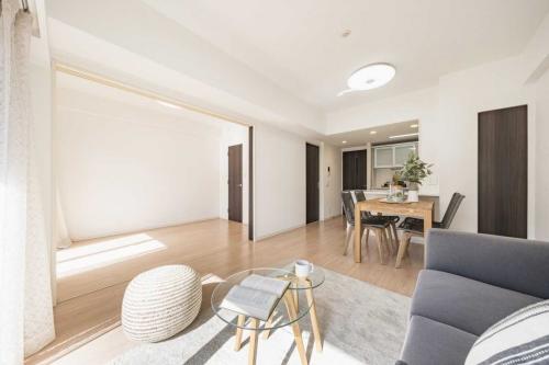 リビング・ダイニング：（奥）洋室（撮影年月：2025年02月）