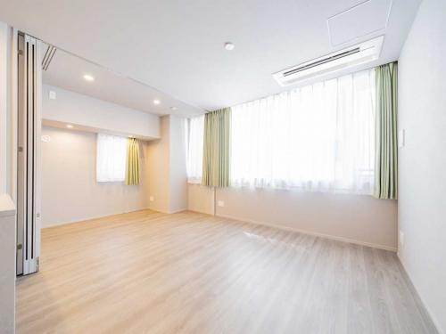 リビング・ダイニング：奥：洋室